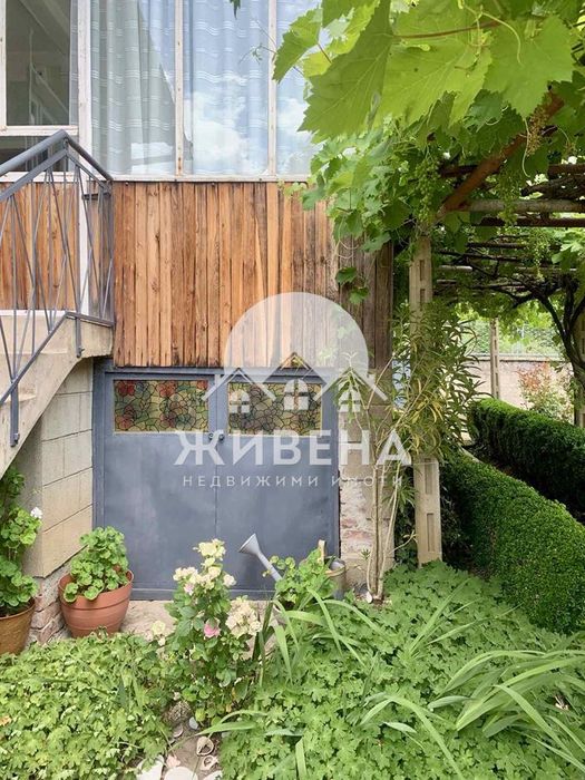 Продава къща с голям двор в с.Дъбравино, обл. Варна