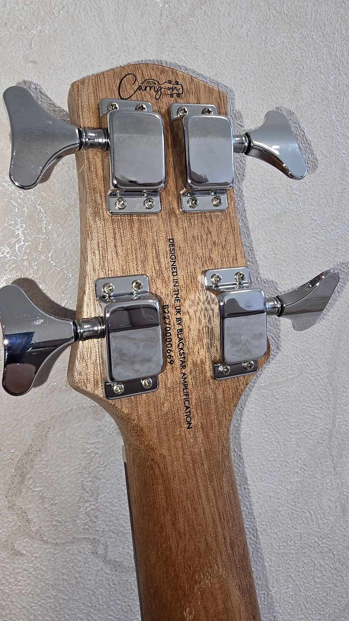 Мини бас гитара Blackstar Carry on
