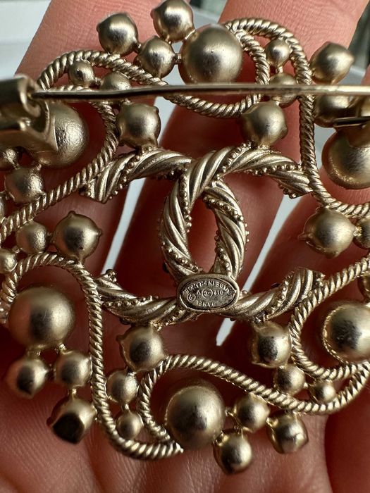 Brosa Chanel chic cristale si perle