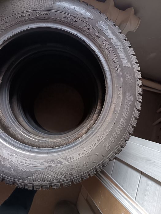 Продам зимние шипованные шины Cordiant Snow Cross 2 205/60R16