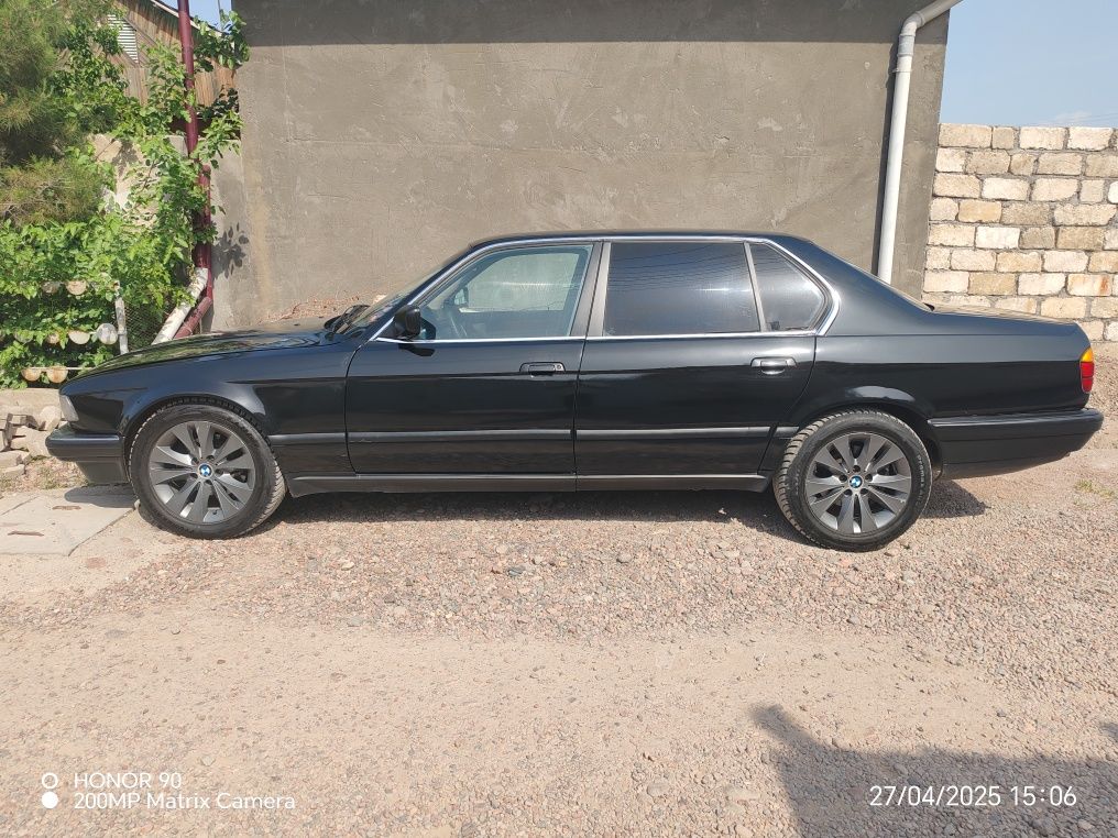 BMW e32 сотилади