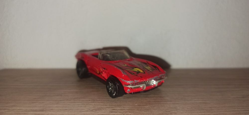 Vând Hotwheels '65 Corvette MTM