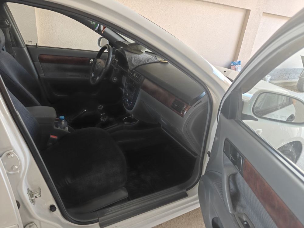 Автомобиль Lacceti 2009 Benzin