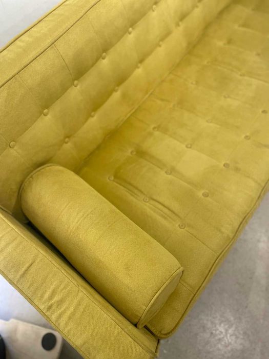 Тапициран, триместен диван
