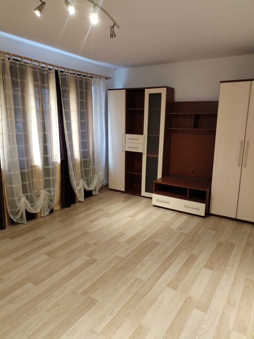 Apartament două camere decomandate