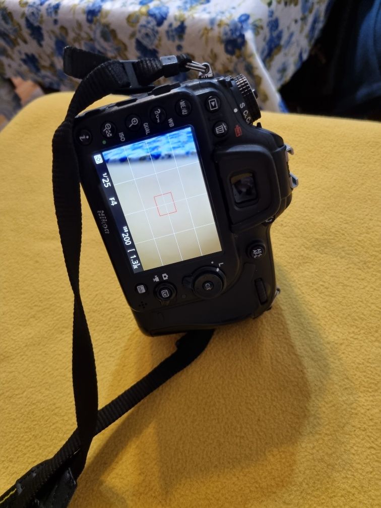 Nikon D7100 cu obiectiv 18-55,încărcător,acumulator