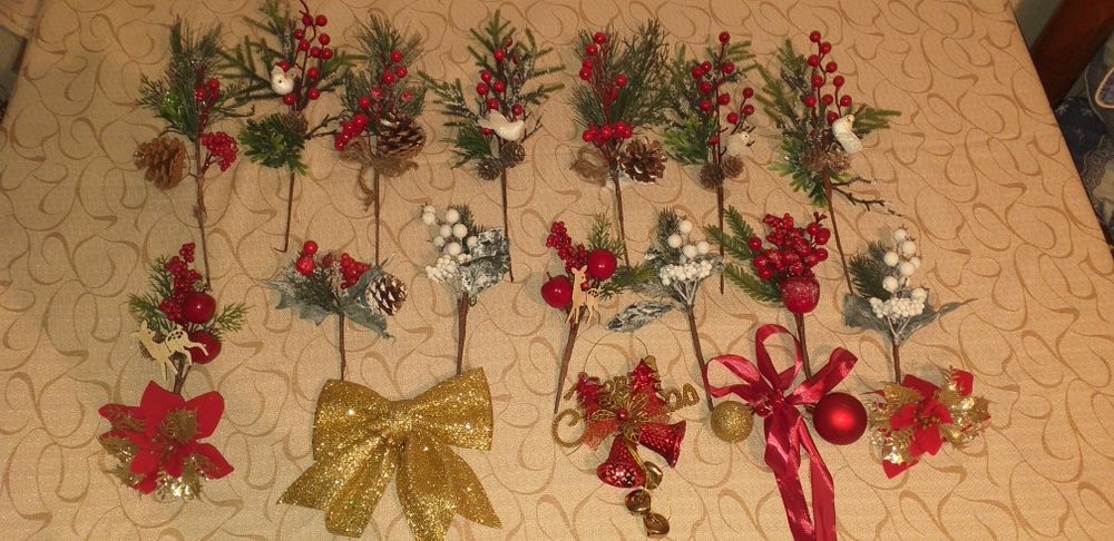 Ёлочные игрушки ветки