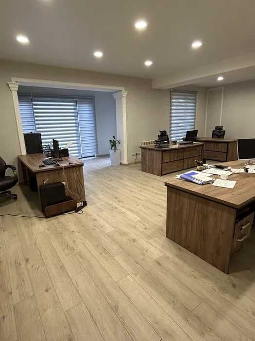 Отличное предложение! Помещение 335 м² в центре Дархана с парковкой