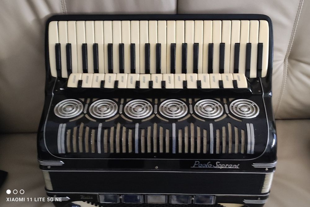 Vând acordeon Paolo Soprani cu Cassotto