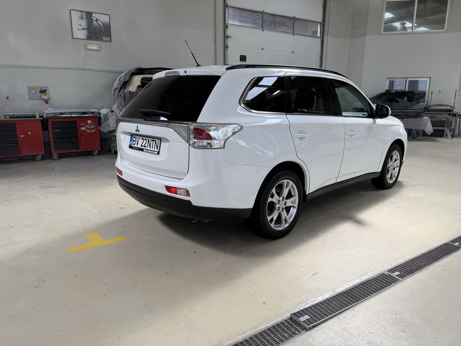 Mitsubishi Outlander 3