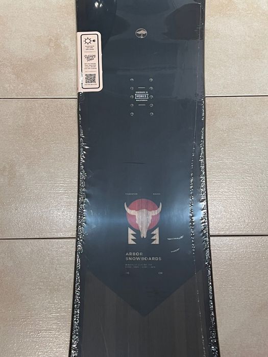 Чисто нов сноуборд Arbor Foundation Rocker · 2023 · 155 cm