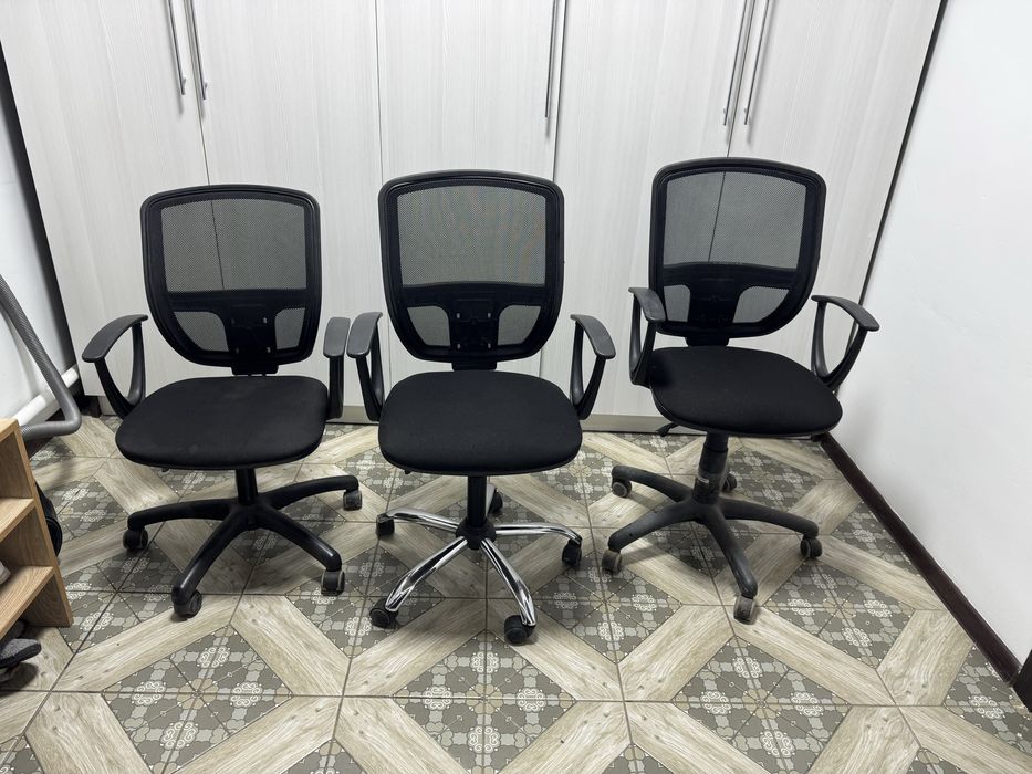 Офисные кресла 20 штук