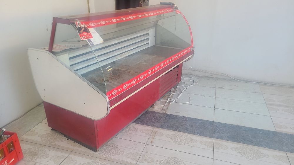 Vetrina xolodelnik srochna sotiladi arzonga. Narxi 3,5 mln so'm.