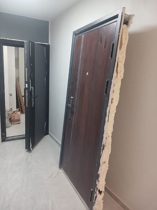 Продам входную дверь