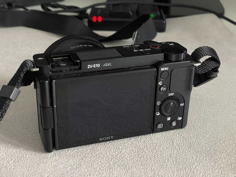 Camera Sony Alpha ZV-E10 Vlogging 4K Kit 16-50 mm F/3.5-5.6