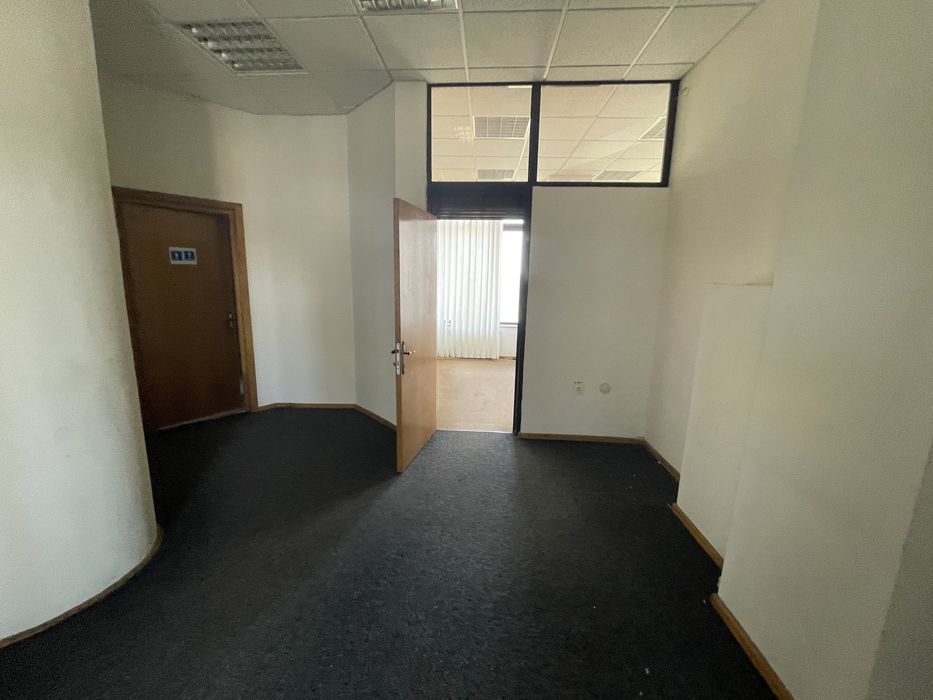 Inchiriez spatiu comercial 220 mp2 etaj 1