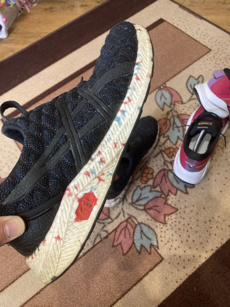 Маратонки Asics и Timberland