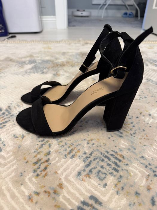 Sandale negre impecabile