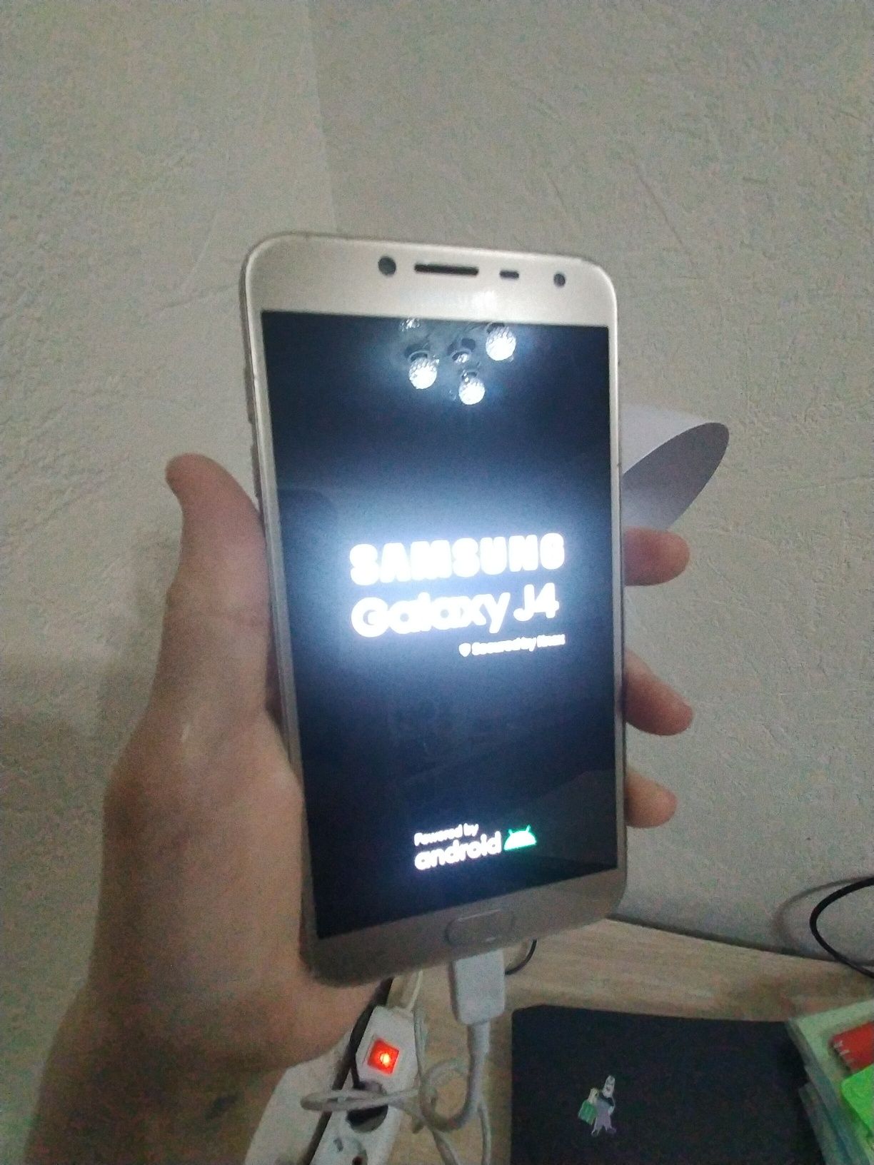 Продам Samsung Galaxy J4