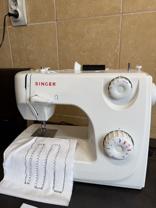 Masina de cusut festinat si butoniere SINGER (ca noua)