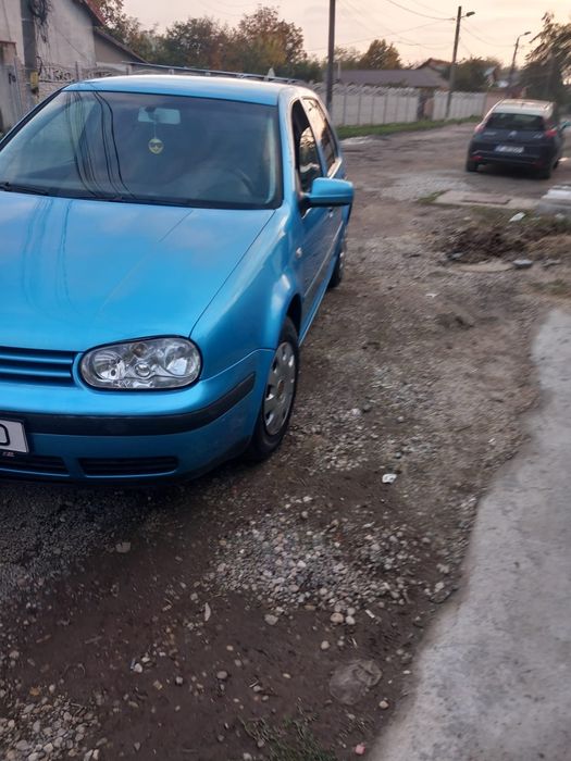 Vând golf 4 acte in regulă
