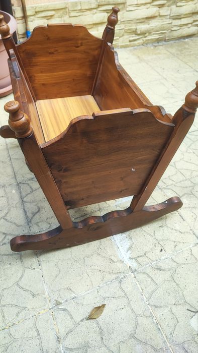 Старинна ,дървена люлка