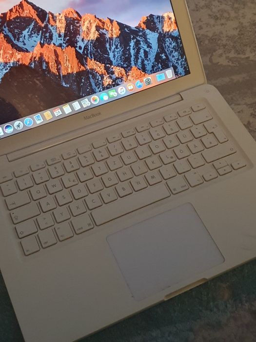 Vând Laptop Apple