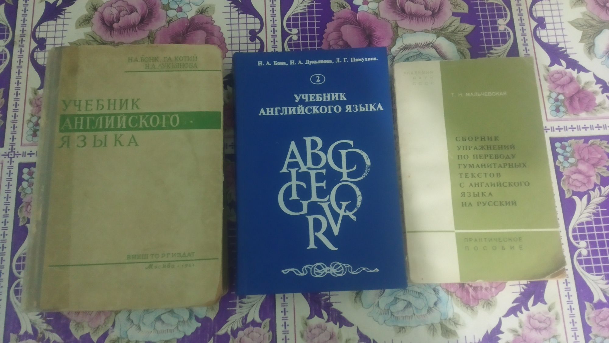 Продам книги словари по английскому языку недорого