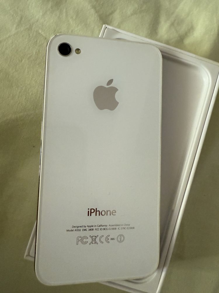 Iphone 4 бял с малки забележки