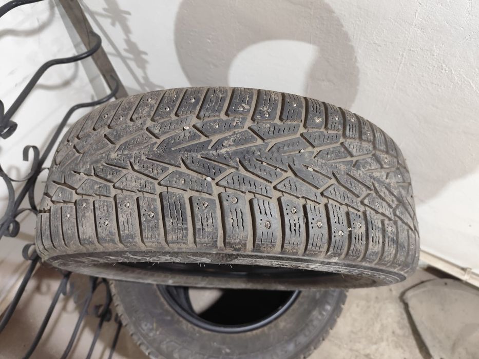 Продам шины в отличном состояние 215/65/16