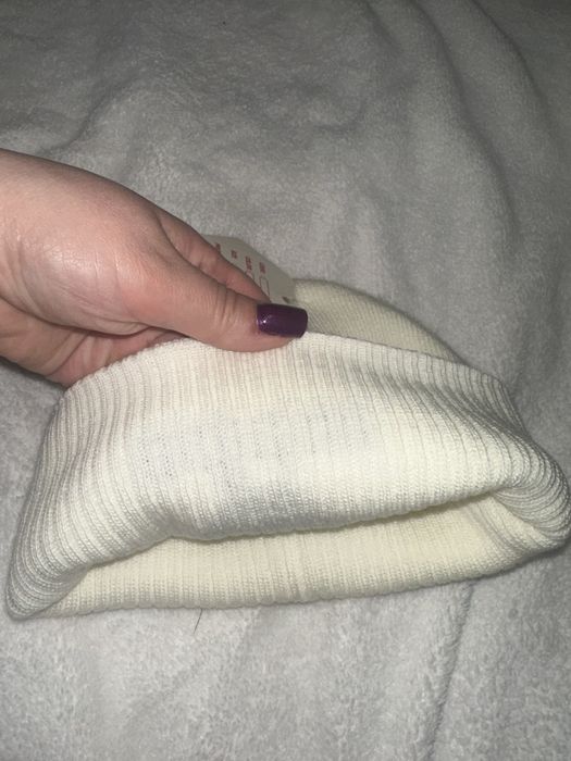 Caciula noua cu eticheta