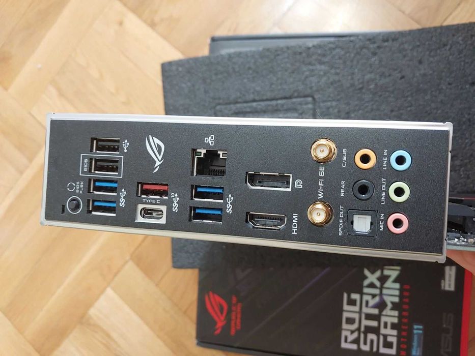 AMD Ryzen 7 5800X + Asus Rog Strix B550-F Gaming Wi-Fi