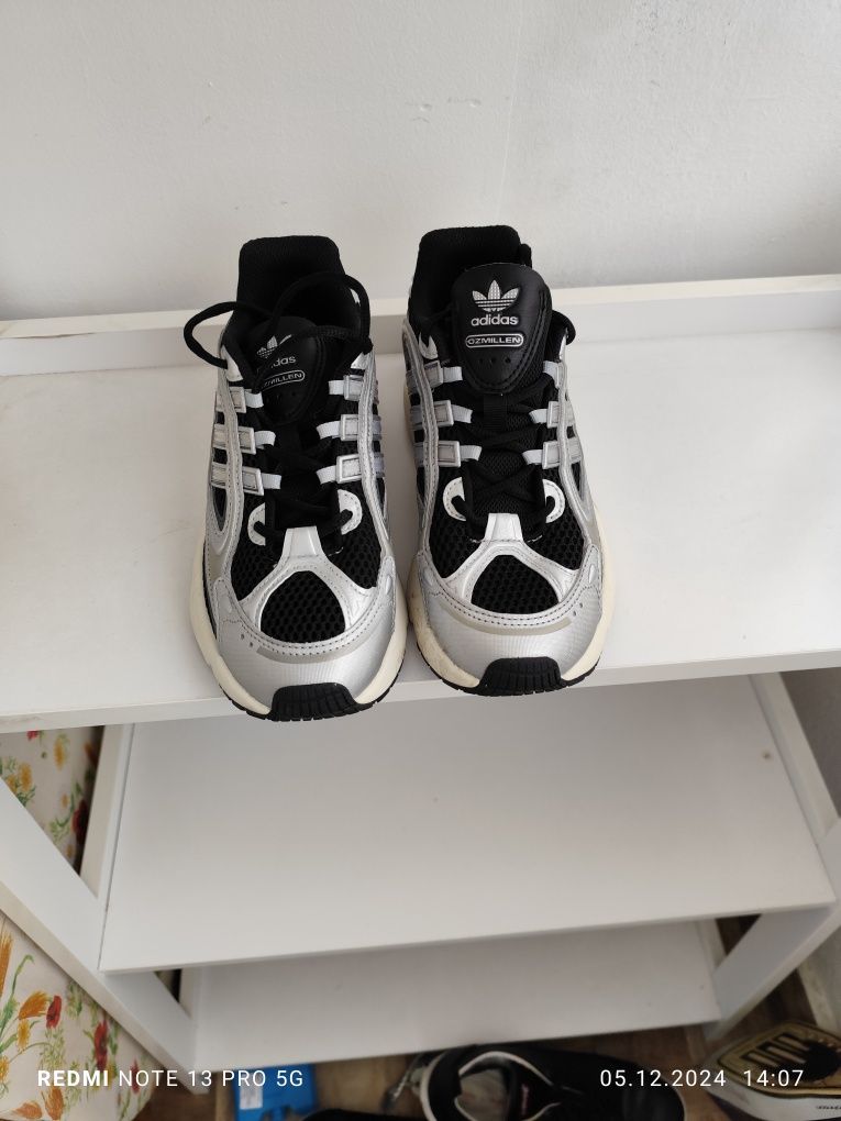 Adidași de vânzare