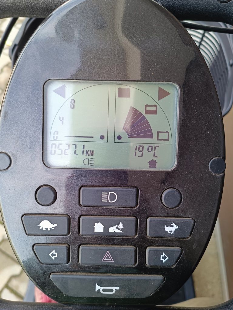 Carucior carut scaun tricicleta scuter electric dizabilitati handicap