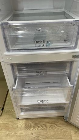 Продам практически новый холодильник
