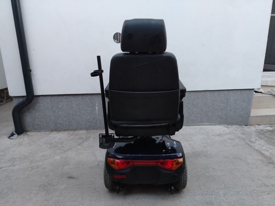Cărucior scuter electric persoane cu dizabilități