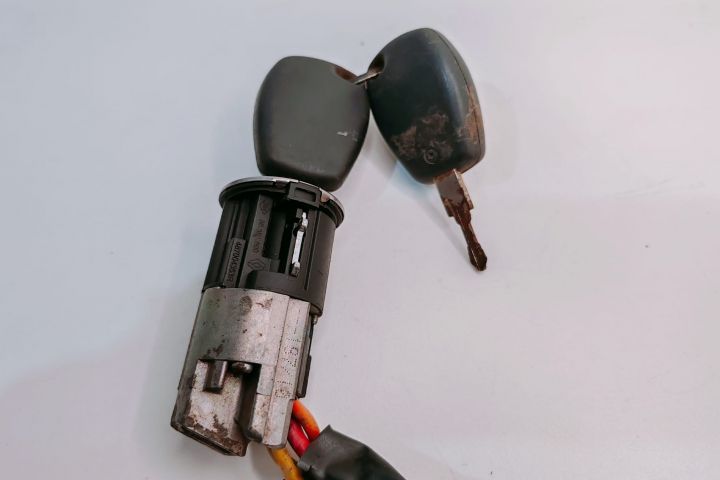 Contact de Pornire  cu Cheie 36451600 Dacia Logan a 2-a generatie ser