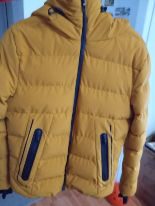 Vând geaca de iarna 100 le.