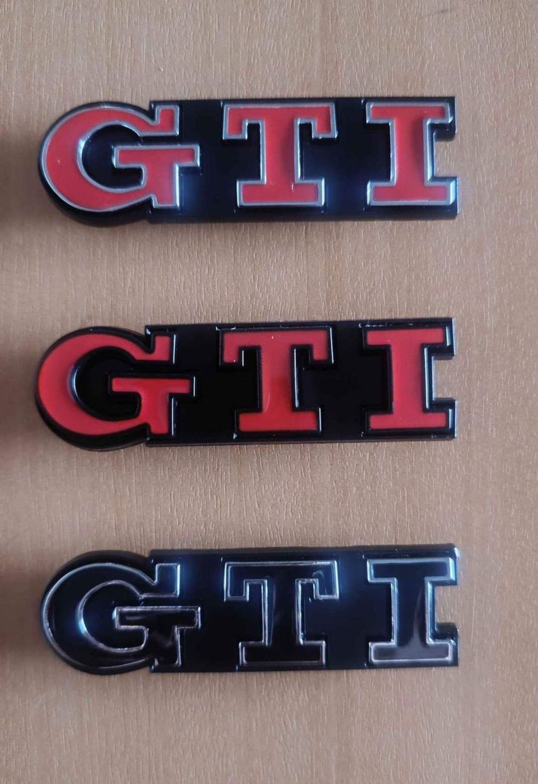 • Оригинални емблеми на VW Golf 5 (предна, задна и за волан) emblema