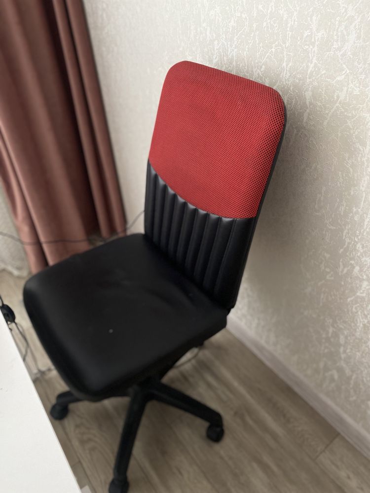 Продам маникюрный стул и кресло