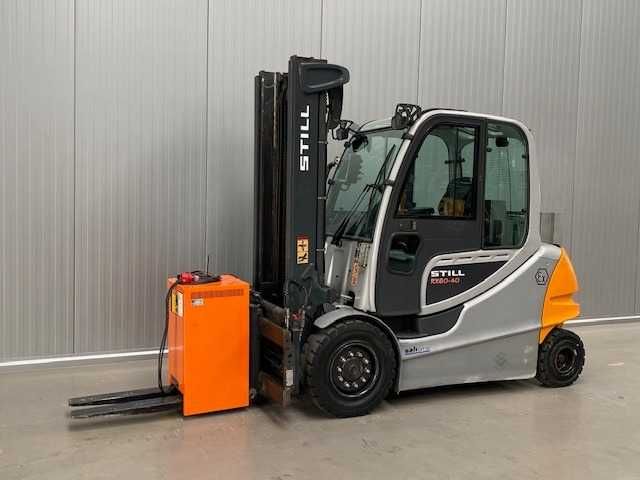 Inchiriez stivuitor electric de la 1.5T pana la 4T