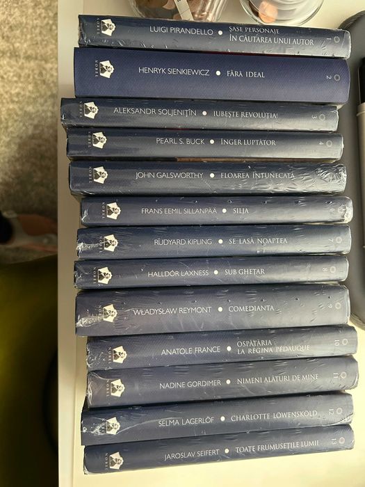 cărți noi de vânzare