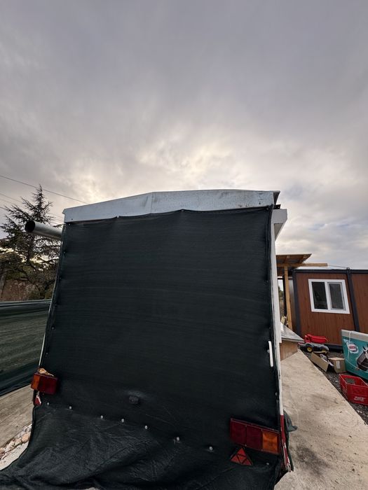 Продавам каравана за бързо хранене