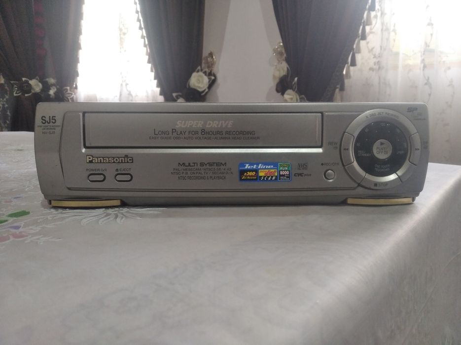 Видеомагнитафон сотилади