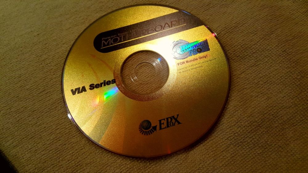 Placà bazá Epox 5vkm3i cu procesor intel 2.93 plus cd drivere