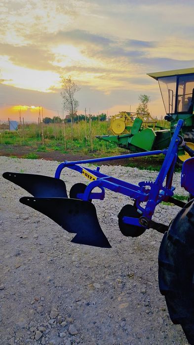 Vând pluguri cu două brazde