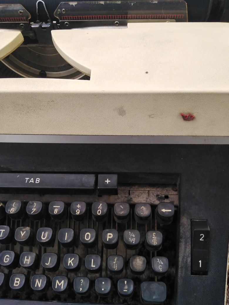 Vind mașina de scris