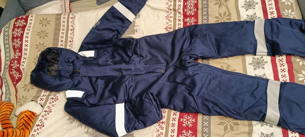 Рабочий зимний комбинезон и куртка новые
