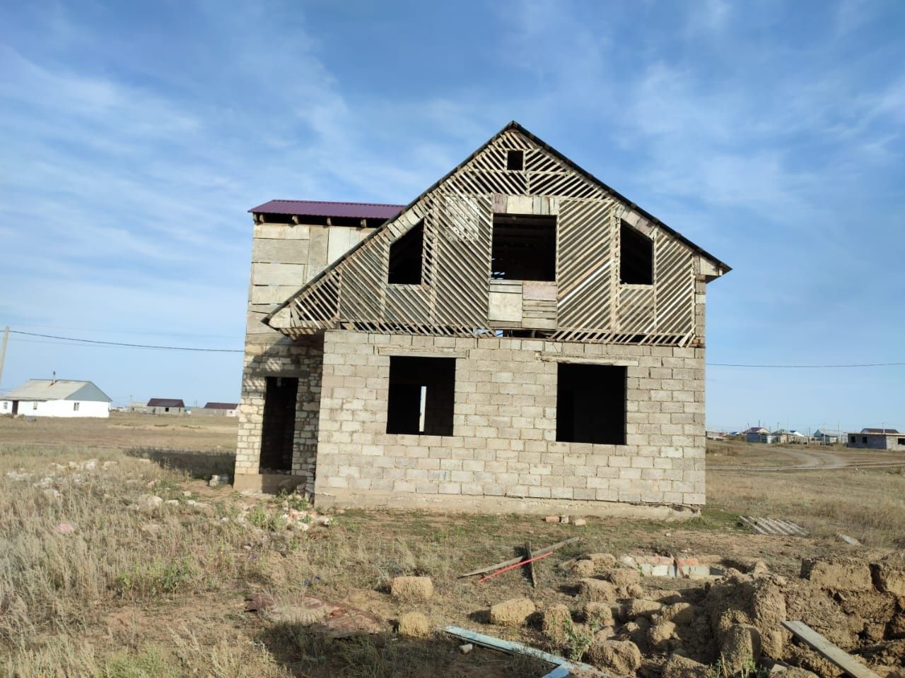 РТС дамба жақта орналасқан