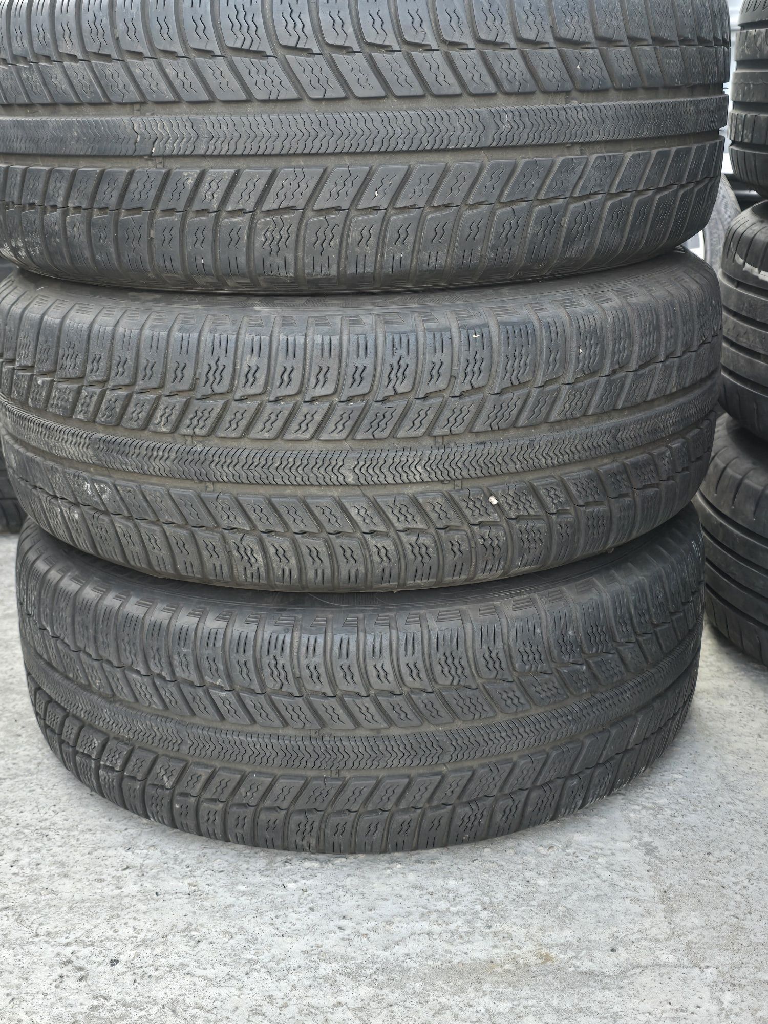 4 Броя 205/55/16 Michelin 6,5mm